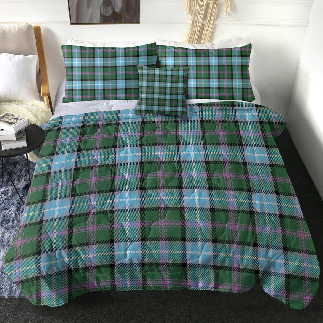 Alexander of Menstry Hunting Ancient Clan Badge Tartan Comforter