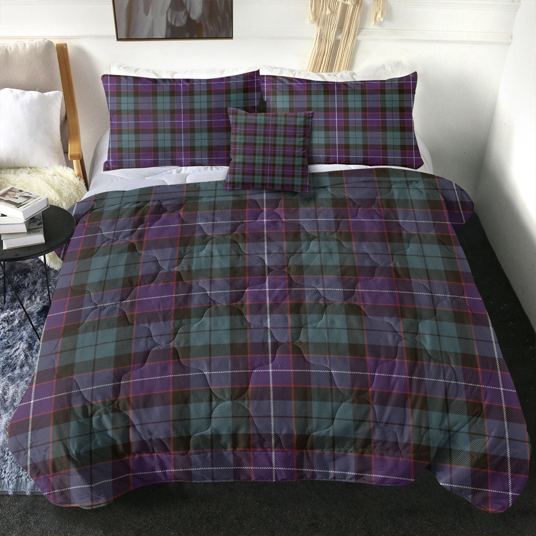 Hunter Weathered Clan Badge Tartan Comforter