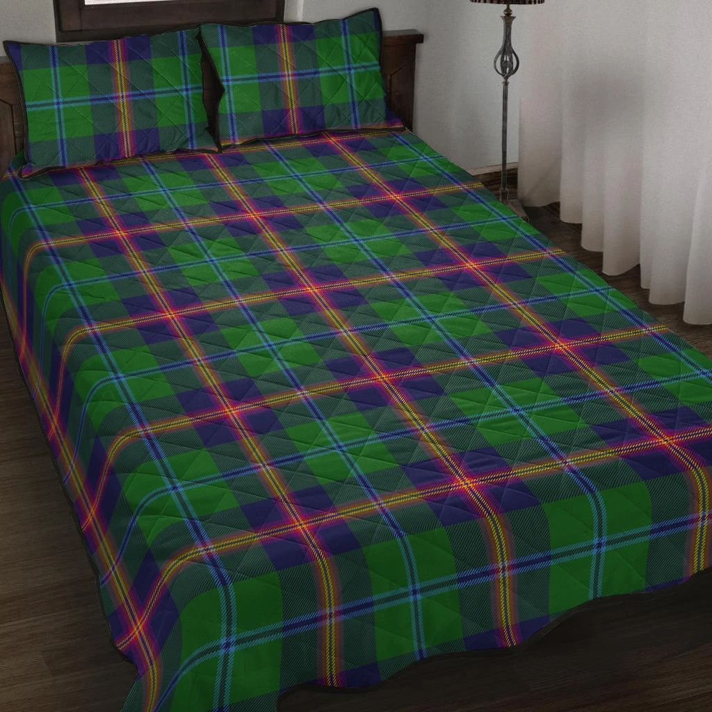 Young Modern Tartan Classic Quilt Bed Set