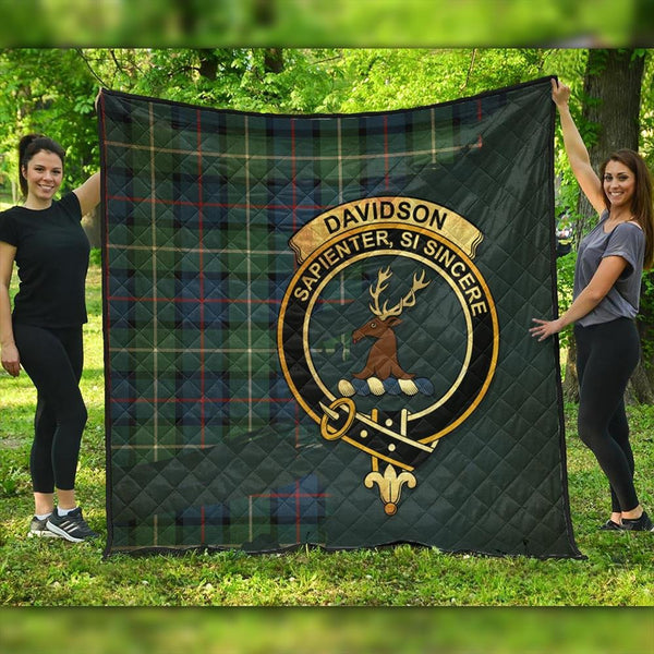 Davidson of Tulloch Tartan Crest Premium Quilt Oldest Style