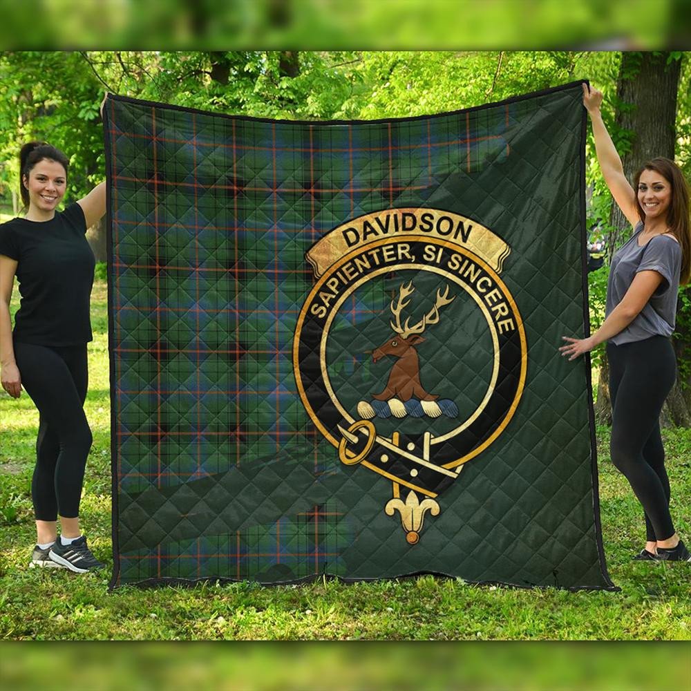 Davidson Ancient Tartan Crest Premium Quilt Oldest Style