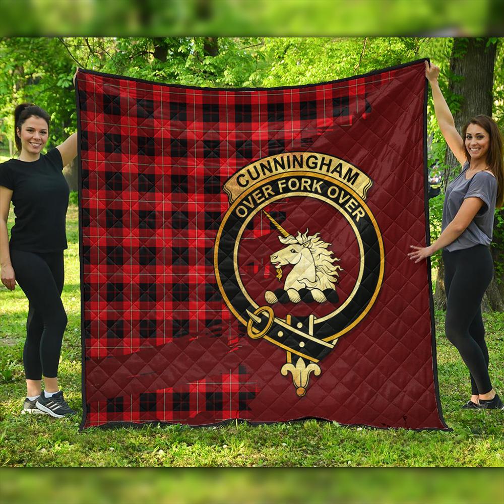 Cunningham Modern Tartan Crest Premium Quilt Oldest Style