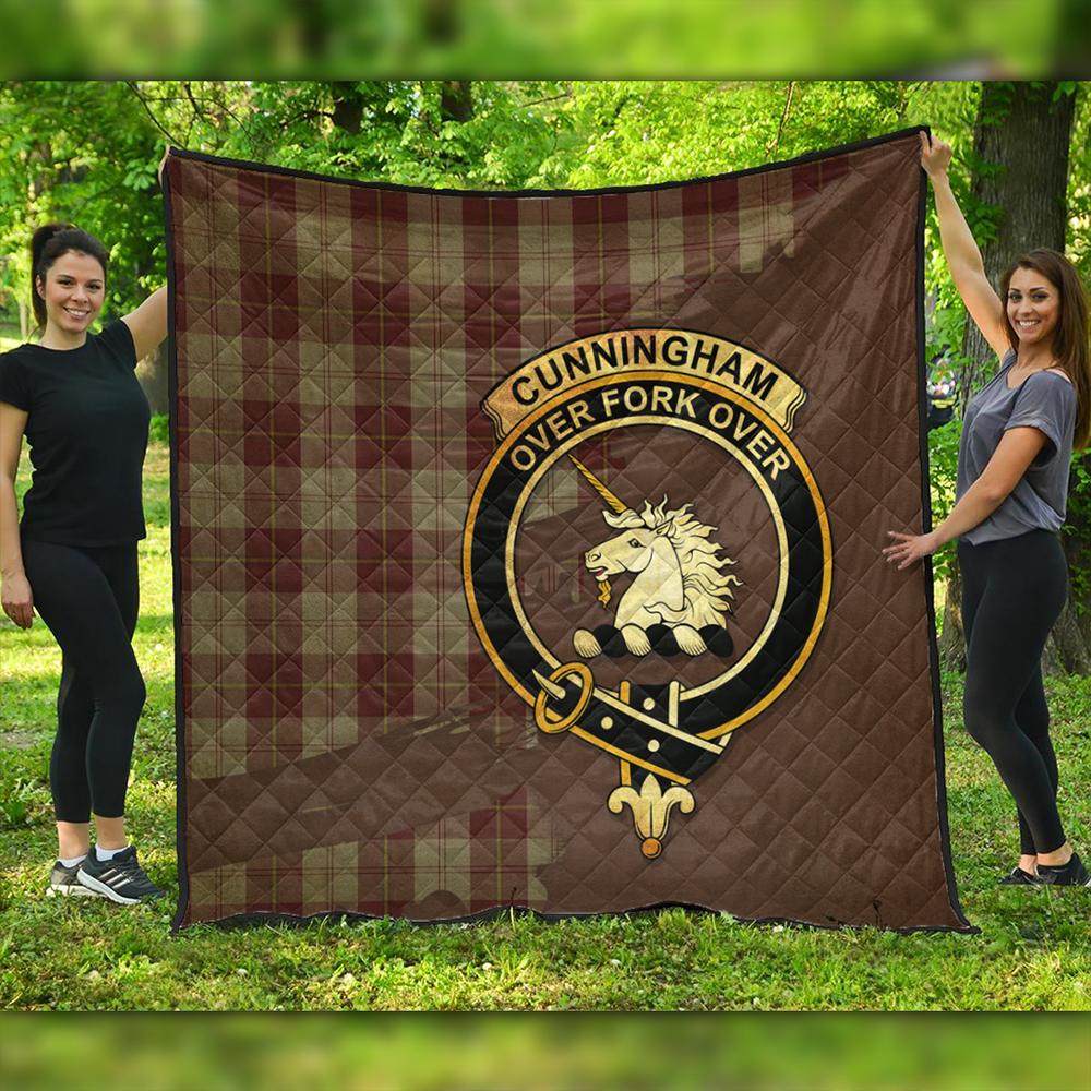 Cunningham Burgundy Dancers Tartan Crest Premium Quilt Oldest Style