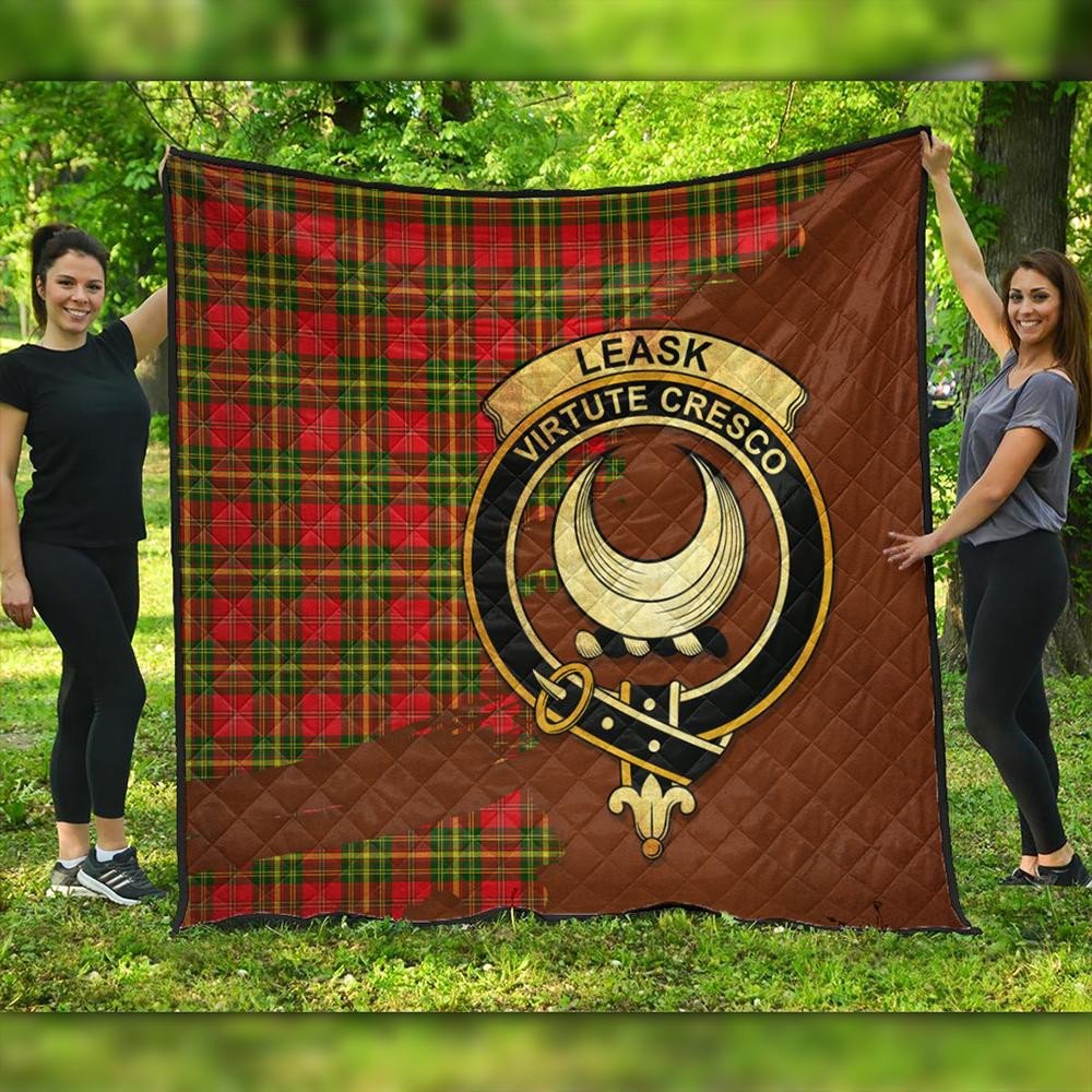 Leask Tartan Crest Premium Quilt Oldest Style