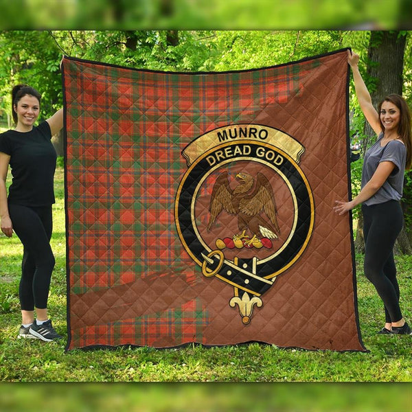 Munro Ancient Tartan Crest Premium Quilt Oldest Style