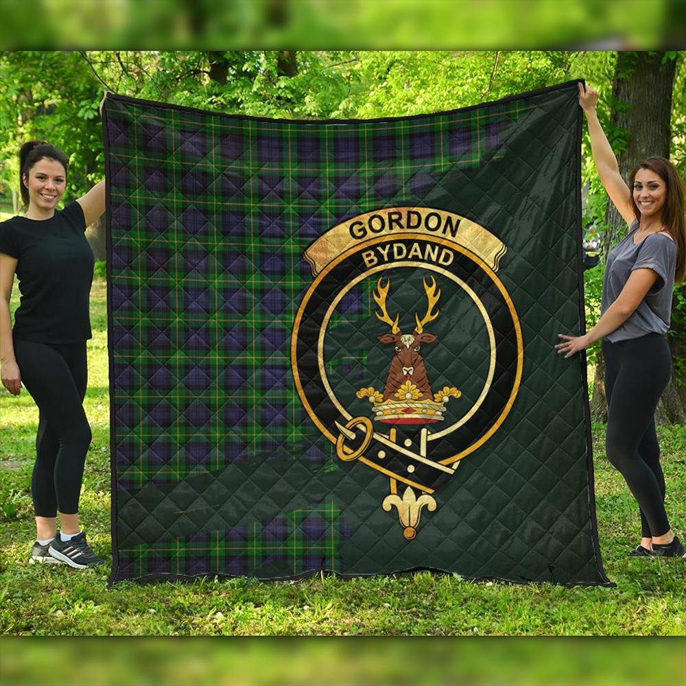 Gordon Modern Tartan Crest Premium Quilt Oldest Style