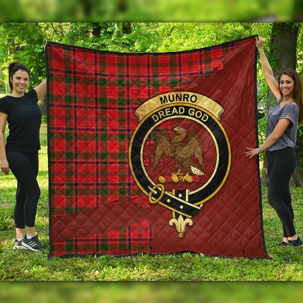 Munro Modern Tartan Crest Premium Quilt Oldest Style