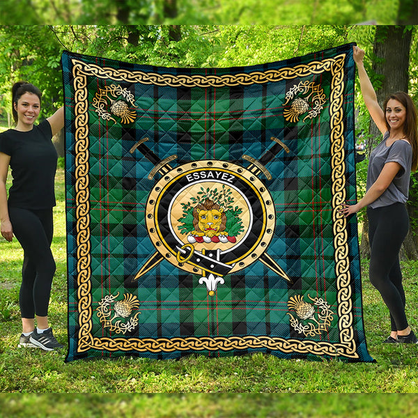 Dundas Ancient Clan Badge Tartan Premium Quilt Celtic Shield