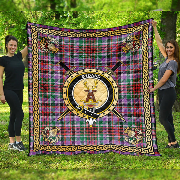 Huntly Ancient Clan Badge Tartan Premium Quilt Celtic Shield