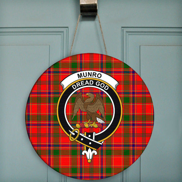 Munro Modern Tartan Classic Crest Round Wooden Sign